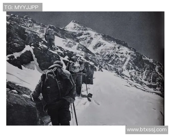 中国登山队挑战喜马拉雅新线路全员成功登顶创历史壮举